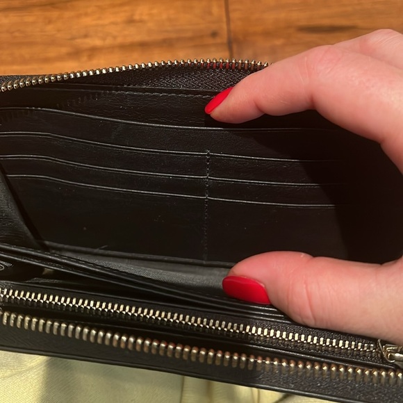 Gucci | Black Guccissima Leather Zip Around Wallet - Picture 8 of 9